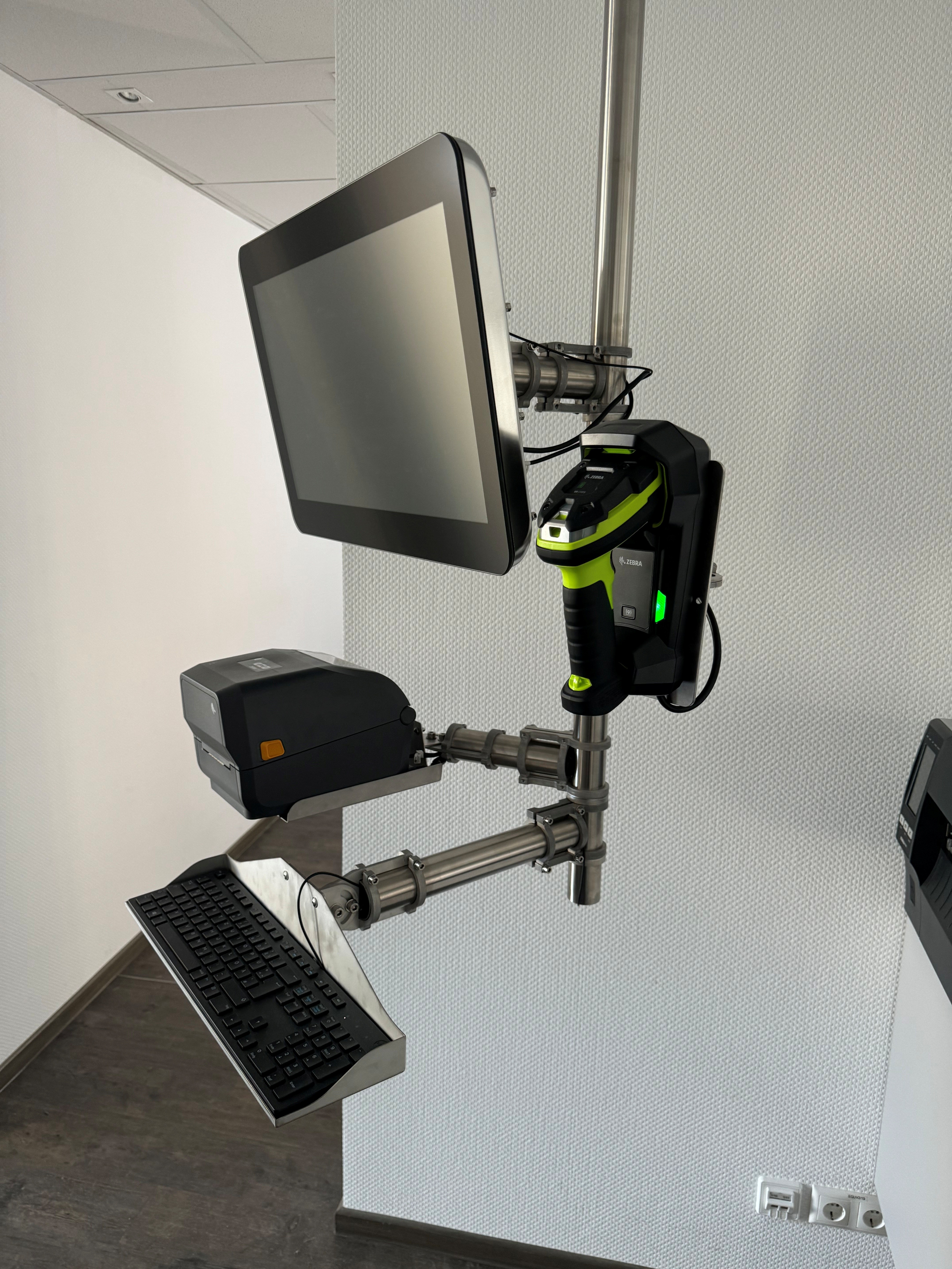 Edelstahlterminal mit Bedienoberfläche