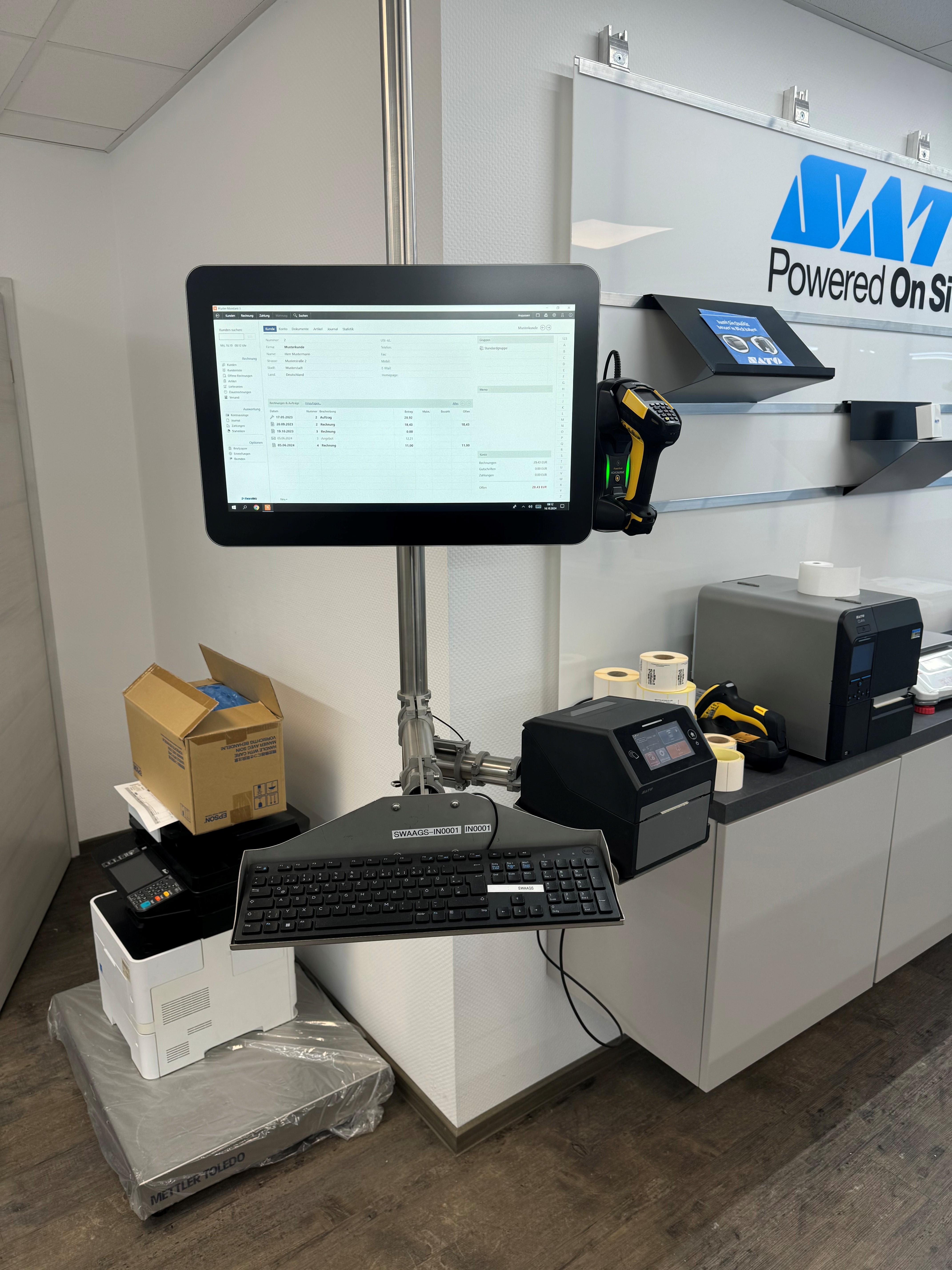 Edelstahlterminal mit integrierter Wägebrücke